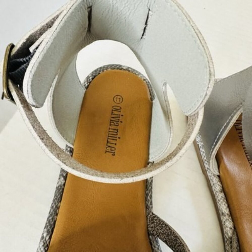 Olivia Miller Women Sandals Kailey Pewter Snakeskin Style Buckle Flats Size 11 - Picture 6 of 16